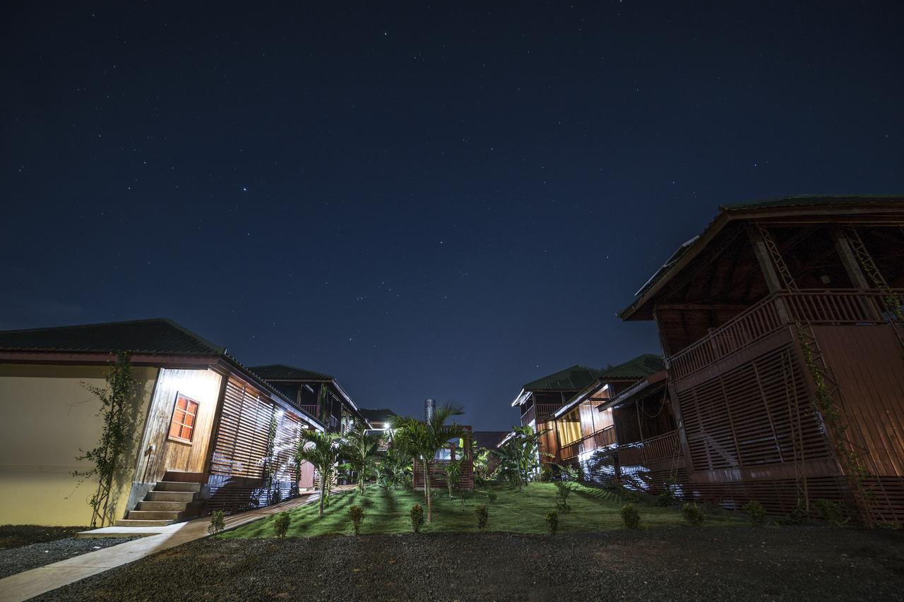 Ratanakiri Paradise Hotel & Restaurant バンラング エクステリア 写真